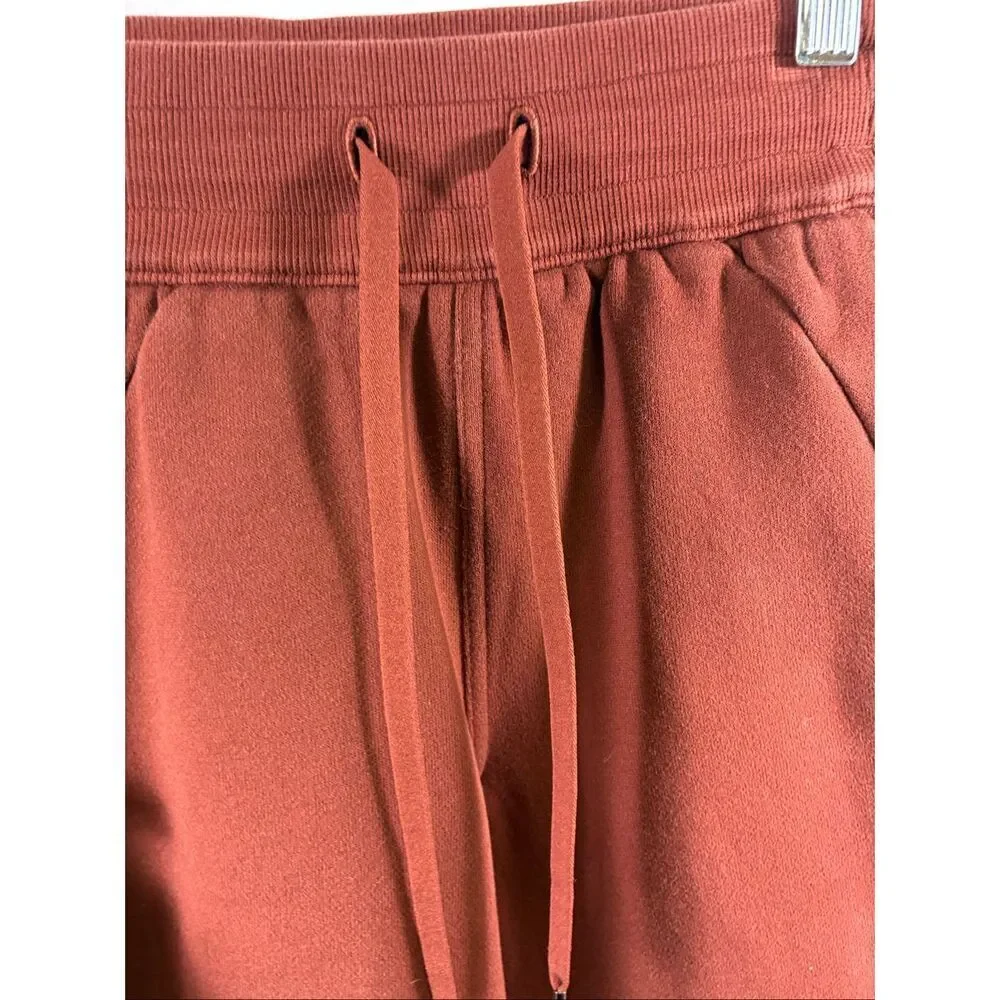 Lululemon Scuba High Rise Joggers in Date Brown Size 0